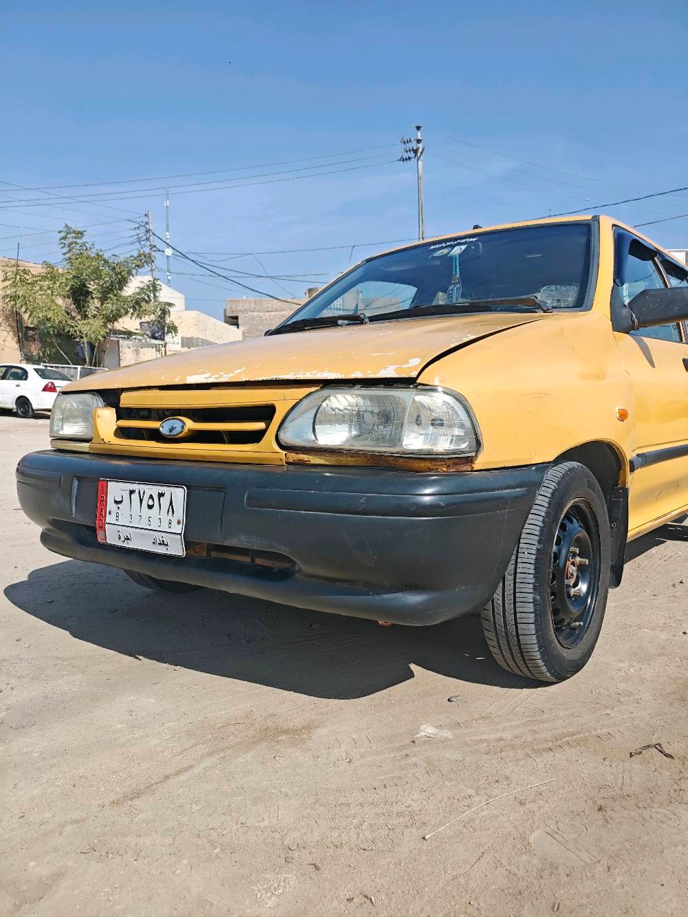 سيارة سايبا صفراء للبيع بحالة جيدة. المقصورة الداخلية نظيفة ومقاعدها مغطاة بأغطية جديدة. السيارة تتميز بمظهر خارجي كلاسيكي مع بعض علامات الاستخدام.
السيارة مناسبة للاستخدام اليومي وتقدم أداء موثوق به للمسافرين داخل المدن.