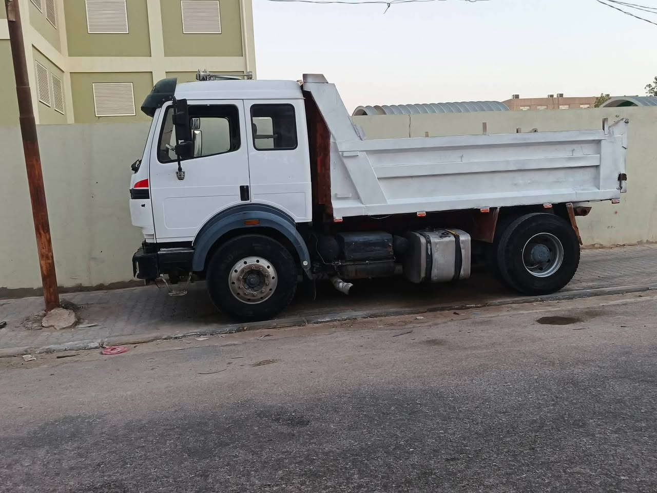 البي كرواتي فرنسيه قلاب موديل 1995 رقم بغداد
تخم تاير مكينه سته سوبر جديده 
كير كهربائي 55 اكسن جي اف 
***********
السعر 110$ شده وعشره وبيه مجال
