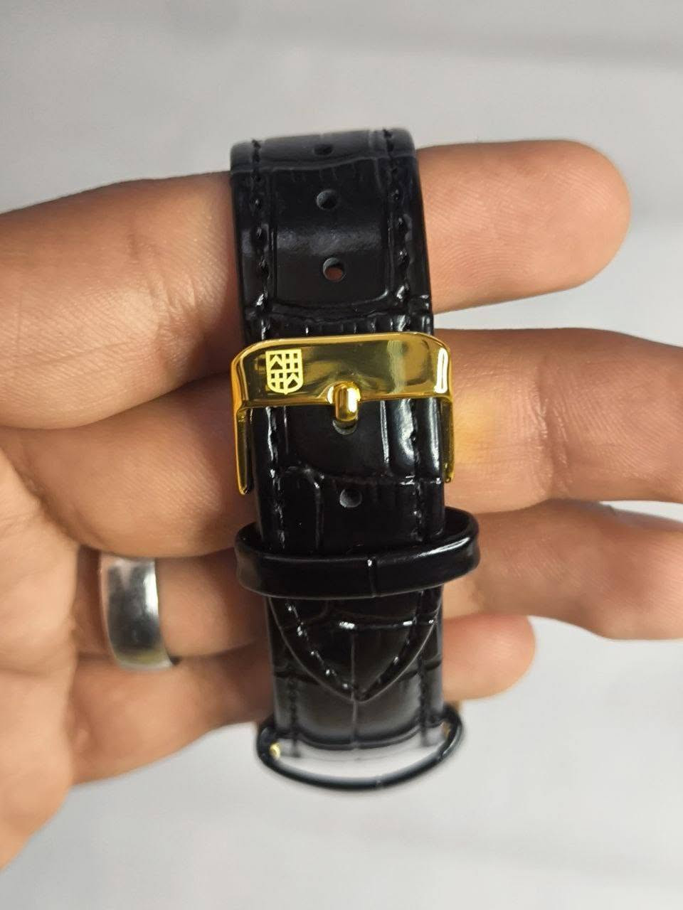 فريدريك Frederique Constant

تحفه فنيه تتخطى مفهوم الوقت 
لمحبي الهدوء 😌
الميناء مميزة
زجاج زفير مقاوم للخدش 
الهيكل مصنوع من الاستانلس ستيل 
مختمة من كل مكان
اميال وارقام  لامينوس 
مقاومة ماء وغبار 
منفذ تاريخ
سير جلد طبيعي

القطعة ابد ما تتفوت
ملاحظة متوفره قطعة واحده فقط 
السعر :- 70 الف ع اول تم 
للحجز والاستفسار يرجى الاعتماد خاص عمارة, ميسان


**إذا كنت صاحب هذا الإعلان وتريد حذفه لأي سبب، رجاءا أرسل رسالة إلى الدعم الفني**