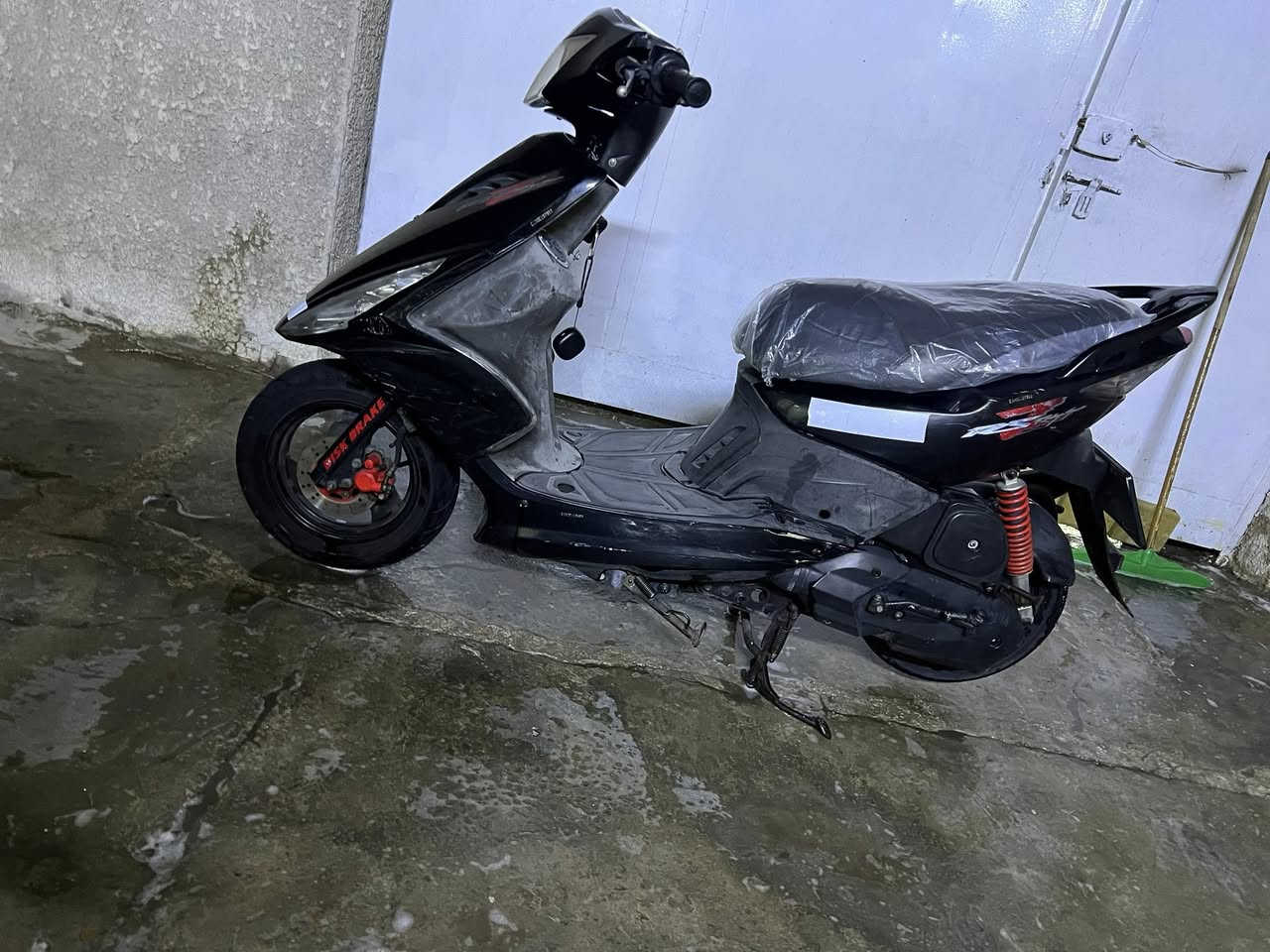 السلام عليكم ماكس للبيع
دراجة ماكس مال رمبة جديدة وبلادية وبدون نقص وبرغي تجاري ما بيها 
للبيع سعر ٨٠٠ وبيها مجال 

مكاني حي اور 
***********
