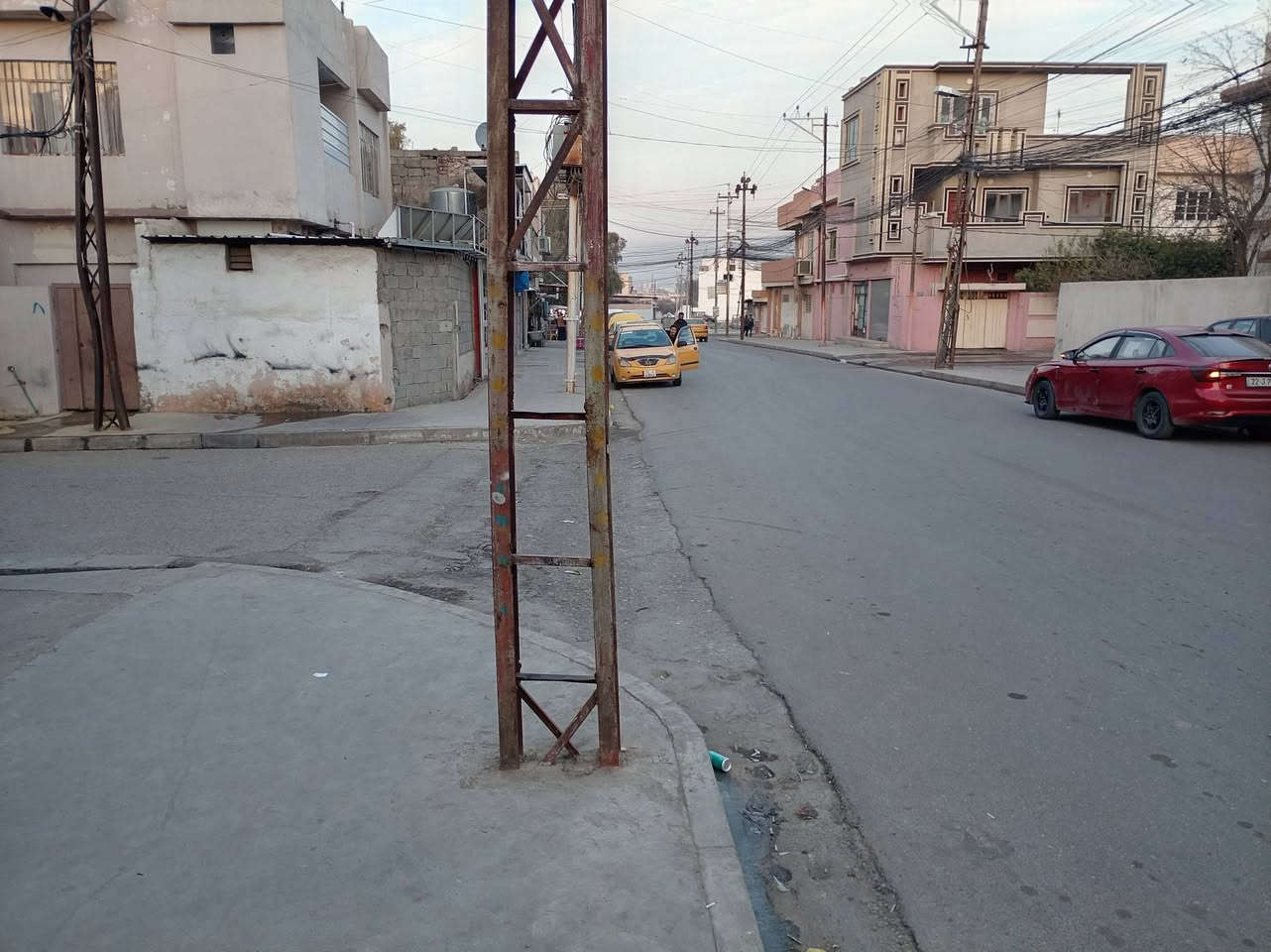 للبيع٠٠دار ركن تجاري ملك صرف مساحته ٦٣٠ متر واجهة ٢٨ متر يقع في بداية شارع سوق وادي حجر ٠٠بسعر الأرض ٠للتواصل *********** وتبقى ثقتكم سلم لنجاحنا
