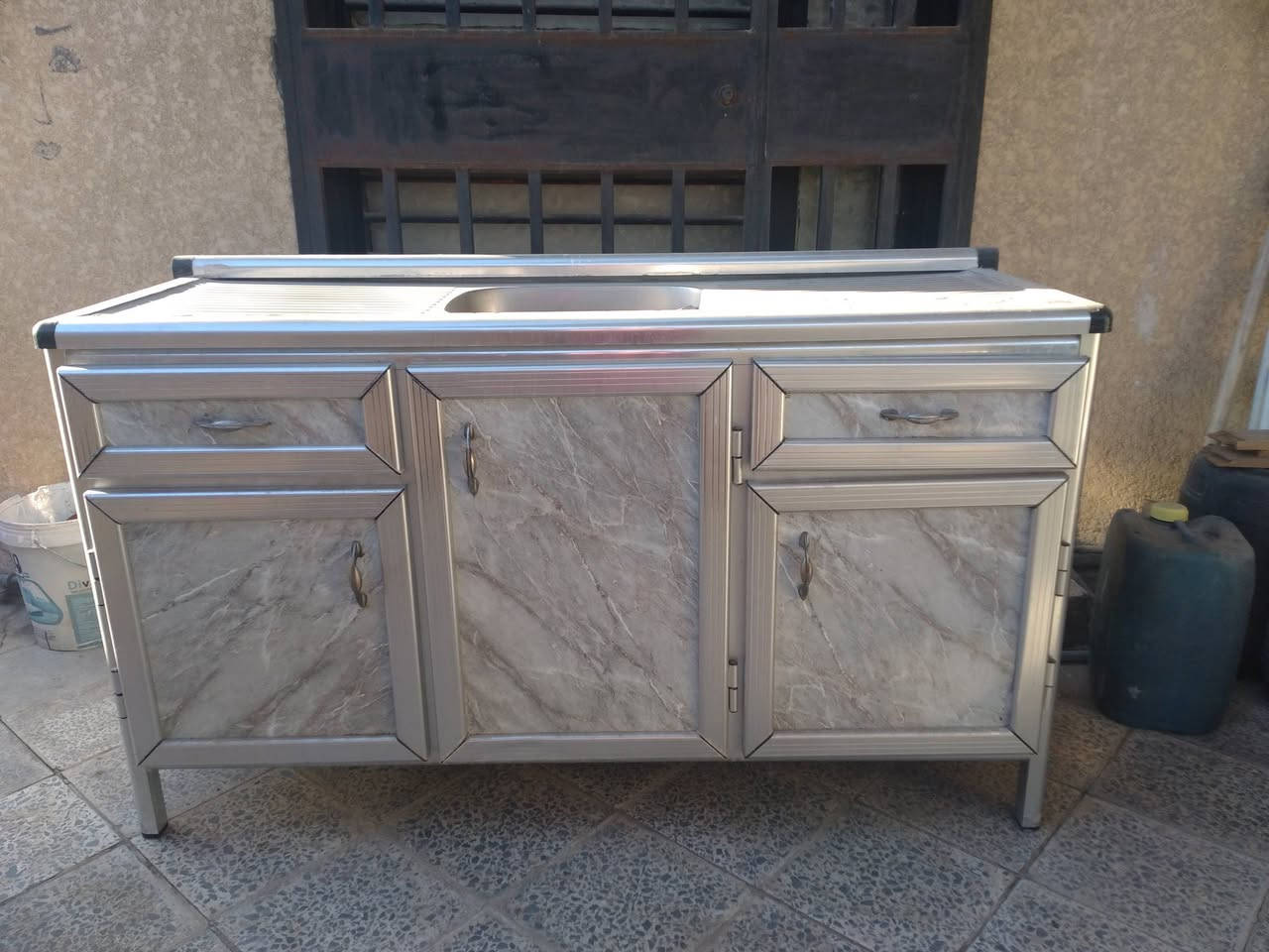 كاونتر سنك مستعمل للبيع
السعر: 75 الف
العنوان: السيدية 
الرقم: ***********
