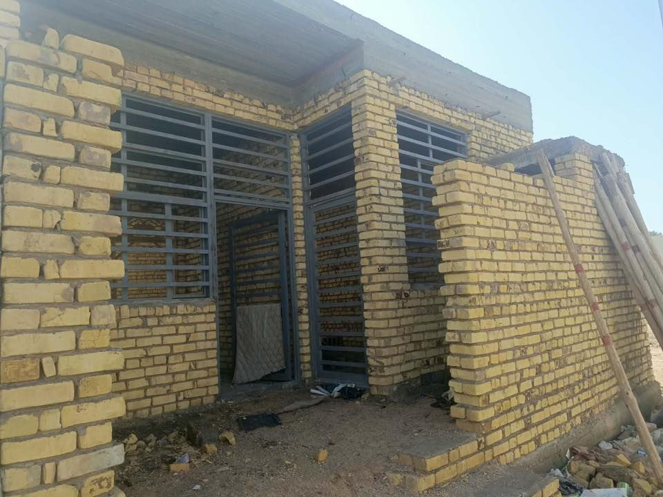 يالله هيكل البيع المساحه 100متر
طابوزراعي سند 25قرار محكمه كوفه علوت الفحل 
.          شارع 10متر 
 
أساس صب بناء. سقف صب طابوك السماوه 

يحتوي ع غرفه. ومطبخ وصاله وستقبال وتخاريج داخليه وخارجيه سعره ٢٦
رقم المبايل ***********
للعلم هاي صور الشارع ثاني يوم المطر
