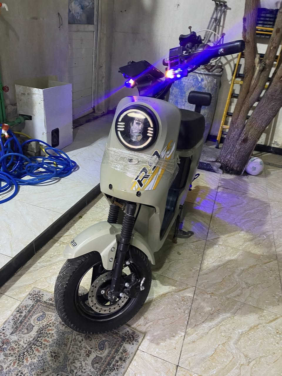 دراجه 𝐫𝟗 للبيع مكاني بصره حي شرطه السعر 𝟑𝟓𝟎 الـ رقم ***********
