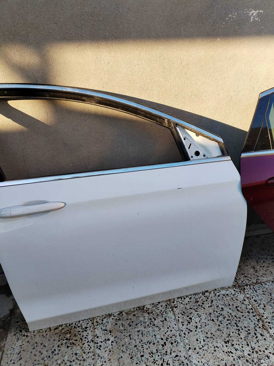 السلام عليكم تحيه للادمن حبايب گلبي أبواب سي ٢٠٠ ماروني ١٧ كاملات مقفلات وابيض يمنه ودوسات وشباك وجام ويدات خارجيه وداخليه وبطاين ودعاميات خلفيه ومكاين جام وعندي أبواب لصبغ مكاني ديوانيه ***********
