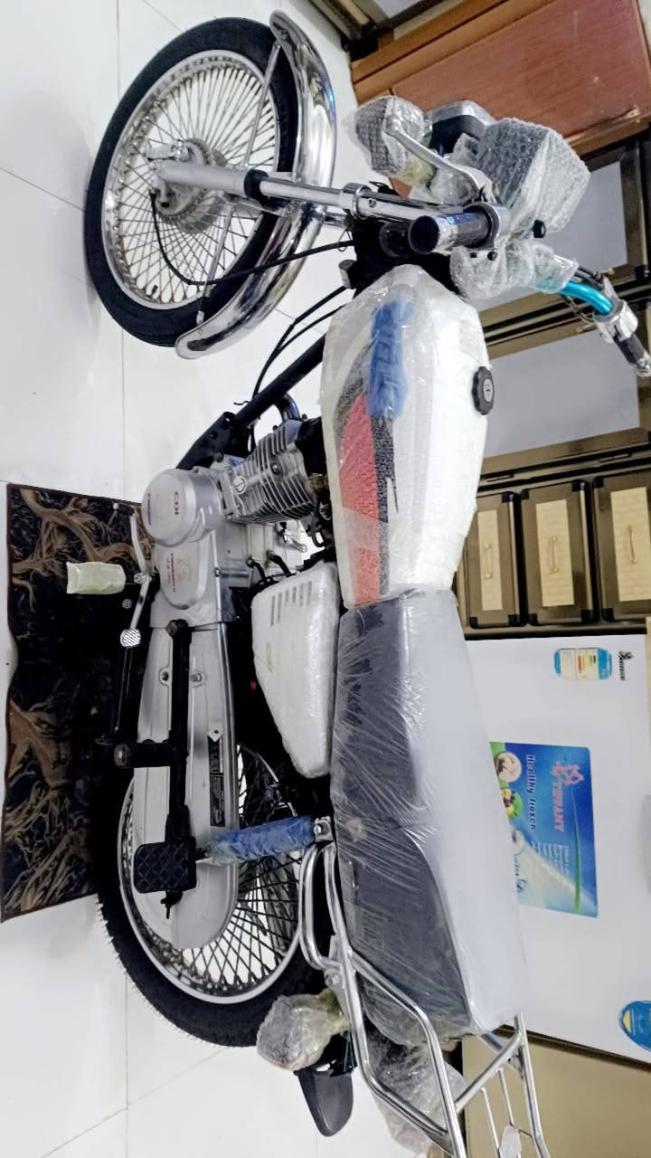 السلام عليكم تايكر موديل 2023 دراجه نضيفه وحلوه شوفت عينك بل جيس اوراق مال وكيل 5اوراق الشراري يتصل مكاني حله شاوي يم فلكت غرفت التجاره السعر مال بيع 575 وهذا رقمي للتواصل ***********
