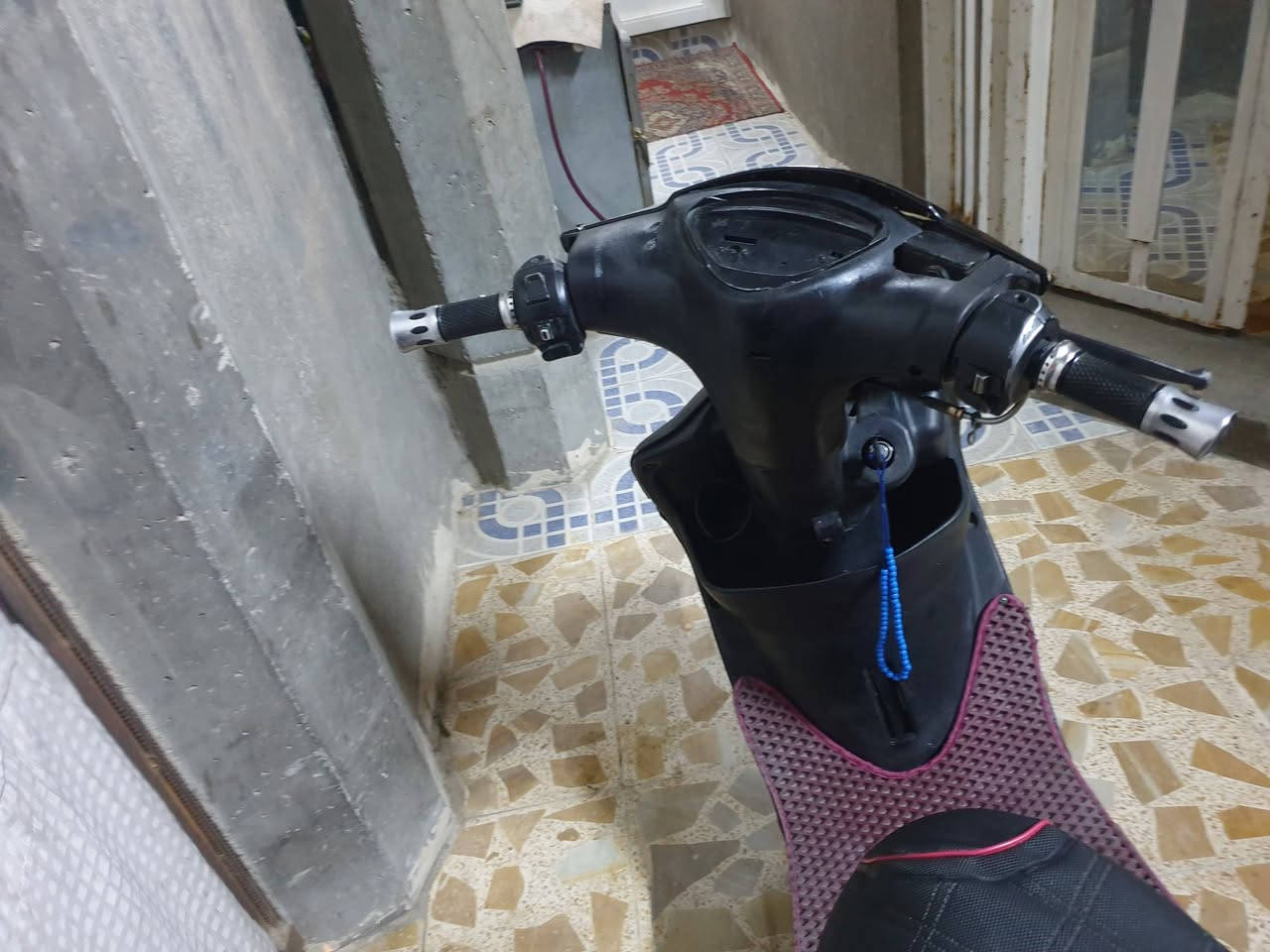 ماكس عدلة كدامك نضيفة مكينة تايوان مفتوحه مره وحده مجفته بس تخبل وبالنسبة للكهرباريات مو شغاله فقط الاشارات كدام يشتغلن وتكدر تشدهن فقط تجيب كلوب وتشده ويصيرن الكهربائيات وعندك القاعدة مال كشن الي تتركب مكسور بس متأثر  ابدآ وتكدر تسوية ب7الف وحلوه ومابيه سلف بس والله من تركب سلف تصير فول وبالنسبة دراجة كلش حلوه ونهضته قوية وعندك الهندر مرات يخرط تسوية ب5الف وشرط من هندر واحد تشتغل  وبيه قفل سكان هم وتكدر تشد البريك الامامي هم بيدك
السعر : 400وبيه مجال للشراي 
عنواني بصره حي الحسين قرب الفوج رقمي ***********
