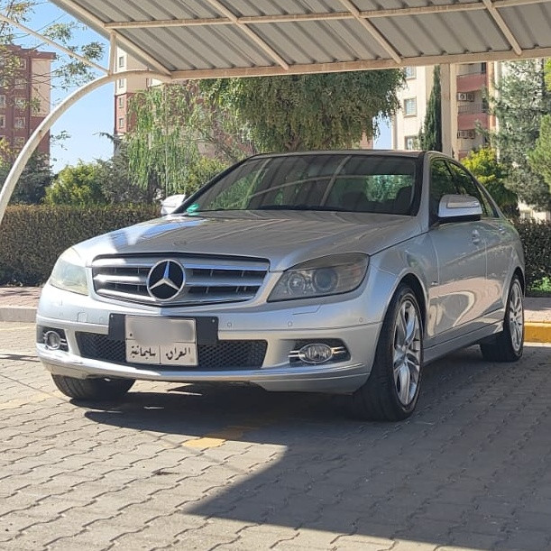 مرسيدس C350 موديل: 2008
مكينة: 6 سلندر 3.5 ما مفتوح 

أداء: 272 حصان, 350 نوتن متر عزم

صبغ: صندوق و جاملغين خلفي و باب، بدون دواخل و بدون ايرباك

ماشية: 148 الف كيلومتر 

مواصفات: مود سياقة كومفورت و سبورت, كشنات كهرباء, حساسات امامي و خلفي، سكان فوليوم، تحديد
سرعة، لايتات يتحرك مع الانعطاف 

تحويل و كلشي بشرط، السنوية ساقطة، رقم سليماني

رقم صاحب سيارة ***********
