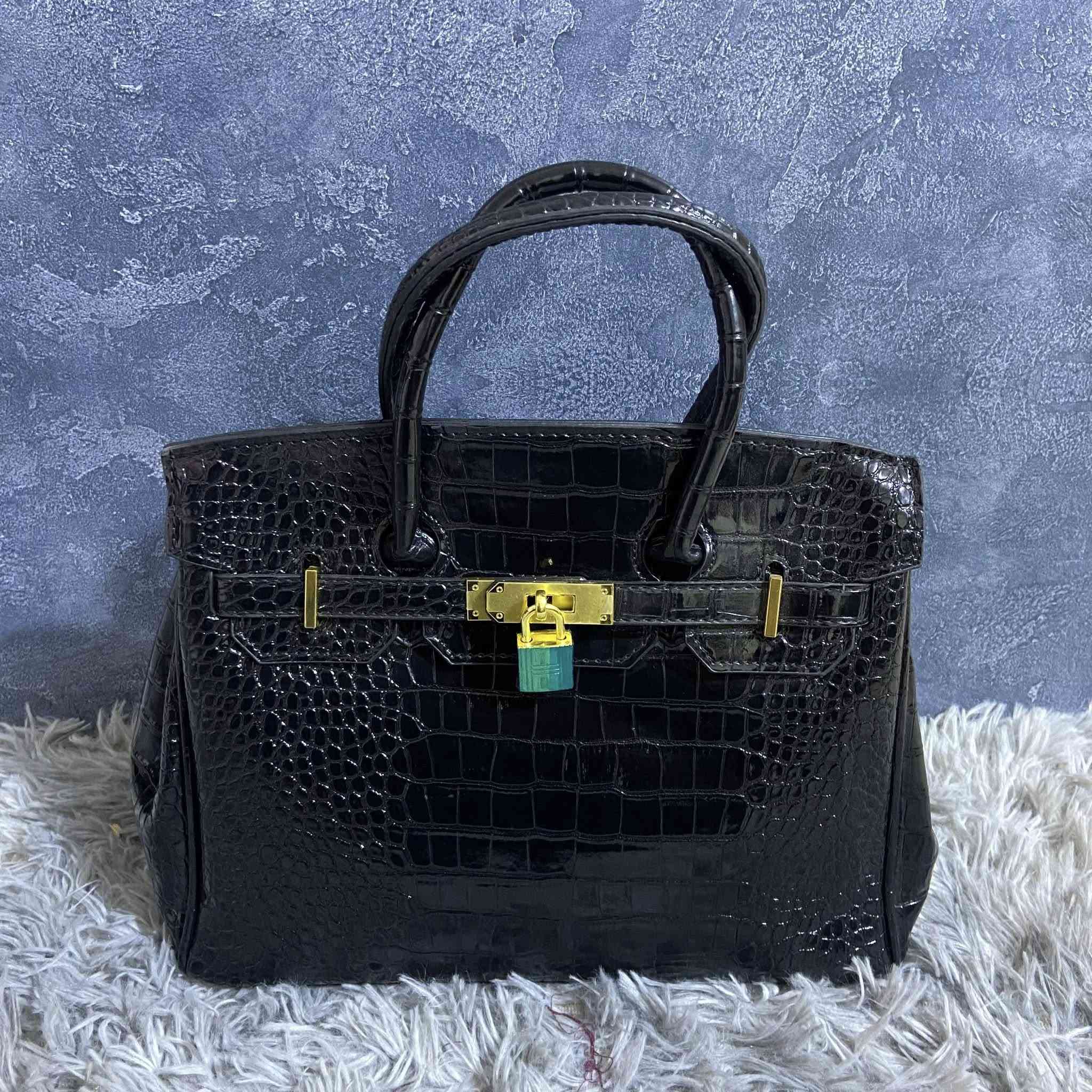 جنط نسائية جديده لبيع .
مكاني بابل الحله ، عندي توصيل مجاني ، شراي تعال خاص.


**إذا كنت صاحب هذا الإعلان وتريد حذفه لأي سبب، رجاءا أرسل رسالة إلى الدعم الفني**