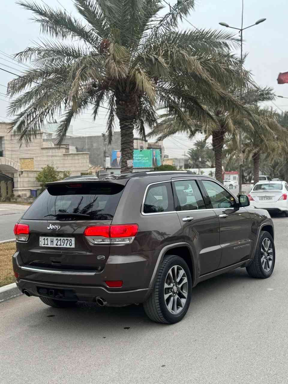 جيب اوفر لاند :2018 
رقم بغداد الجديد بسمي هزة سنوية جديدة 
المحرك : V6.  3.6L 

فول فول 

معروفة مواصفات الاوفر اعلى فئة بلجيب 

لون : جوزي اى قهوائي  

حادث جاملغ وباب والباب الخلفي كلير صور الضرر مرفق وية المنشور 
بدون ايرباك سيارة 
المواصفات  . 
* سقف بانوراما . 
* شاشه كبيرة  . 
* نظام الخرائط (GPS) .
* ستيرن كهربائي . 
* المصابيح الأمامية زنون .
* كشافات الضباب زنون .     
* تشغيل عن بعد .
* صندوق كهربائي .
* داخل اسود   .
* حفظ وضعيات الجلوس (ميموري) . 
* المقاعد الأمامية كهربائية .
* سستم صوت الباين. 
* حساسات أمامية
* حساسات خلفية . 
* كاميرا خلفية .
* تدفئة ستيرن . 
* المرايا الجانبية قابلة للطي .
* مرايا متحسسه للضوء العالي . 
* بلوتوث تلفون . 
* محدد سرعة . 
* نظام التشغيل والاطفاء الاوتوماتيكي ( Auto Start System ) .
*سستم صوت بيهة خرافي 

معروضة 217$ وبيهة مجال 
مكانها بغداد سيدية اي استفسار 
*********** بغداد, العراق
