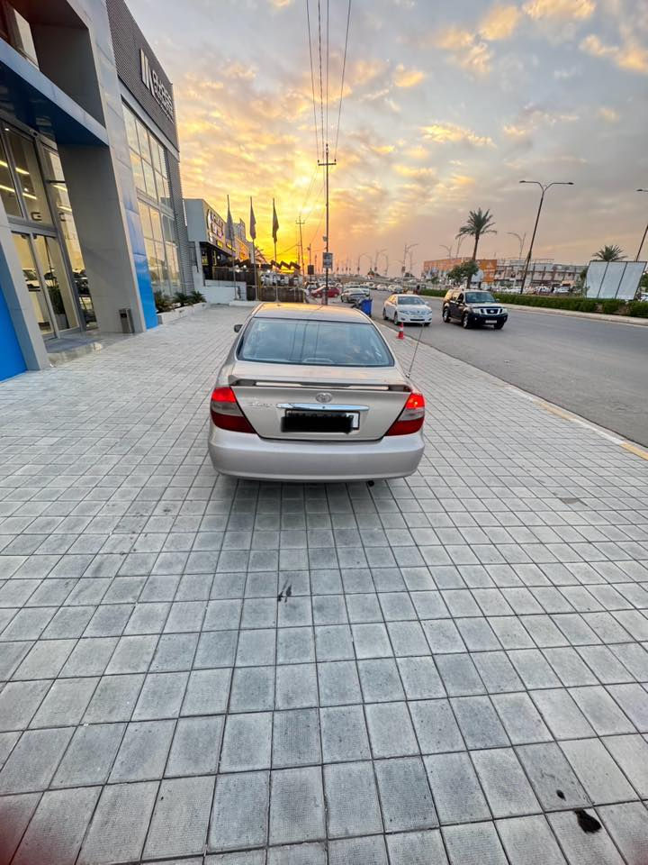 السلام عليكم 
للبيع كامري 
موديل 2004
رقم بغداد جديد  
الون شنباني 
محرك مبدل جديد
كير تمام 
فتحت سقف واكفه 
تبريد قطعتين 
برده خلفيه 
مصبوغه عام 
السياره حلوه وناعمه 
وداخله حلوو ونضيف 
وبل عافيه عل ياخذه 
رقم صاحب السياره 
***********
