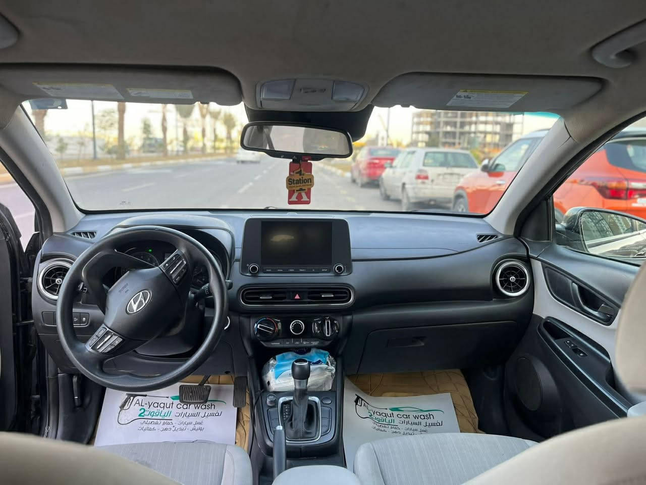 اسلام عليكم للبيع او مراوس. حسب. القناعه. هونداي كونا 2023. وارد امريكي. حادث بنيد طاير. من امريكا. بلتقرير تقرا تخريب.  صور الحادث موجوده  ويا الصور.    
 
محرك 2000. دوش. مكفول. من التبخير ولفتح وبانزين كله عادي. 
كير CVT. مكفول ومن الفتح هم مكفول. بلادي. 
 ماشيه.  100 الف كيل  
شواصي. + لغود + دواخل كلهن كفاله دكت جاكوج مابيها
مصبوغه. عام عده الجنطه.   

تبريد ثلج ❄️ 
تدفئة. 🔥 
صدر امامي وخلفي جديد.  
تايرات تخم. نضيفات. 
مواصفاته 

بصمه. تشغيل.  + بصمة ابواب. 
تشغيل. عن بعد. 
رادارات امامي. وخلفي. وصفاح. 
شاشه كارب بلاي. 
تحكمات.  
تشغيل واطفاء اوتو. 
ايرباك فقط برده طاك 
مكان السياره بغداد حي. الحسين. 
السعر. 120. وبيها مجال  بسيط. 
***********
