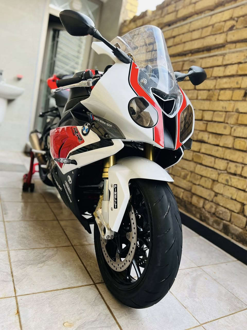 BMW s1000rr
موديل13 اصل 
ماشيه 27 الف حقيقي 
وارد امريكي حادثها كفر ومبدل اصلي بالخارج دراجه مكفوله كفاله عامه وجديده كلش
بيع او مراوس بتي ماكس 17 وفوك 
مكاني واسط 
***********
