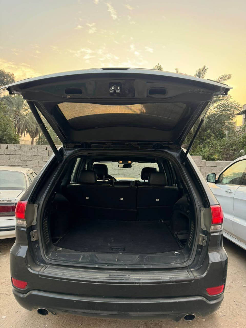 السلام عليكم
جيب كراند شيروكي
الموديل : 2014
المكينه : 3600 v6 المرغوبه
الممشى : 120 الف شرط الفحص
فول مواصفات
فتحه سقف
صندوق شفط
كشنات جلد + مخمل
تحكمات كشنات كهرباء
مري هيتر
كشنات تدفئه + تبريد + كشنات خلفيه تدفئه
شاشه كبيره
دبل اكسل 4*4
سماعات + دمام بلاد
الحادث : 3 قطع جاملغين وبنيد بدون دواخل ضرر خارجي فقط + مكينه وكير كفاله + كفاله شاصي و لغد
السياره عليه تحديث وياله srt اصل مو تجاري وتحديث بجم srt + عدسات زنون srt
عنوانها بغداد الاعظمية 
هاتف : ***********
او خاص بغداد, العراق
