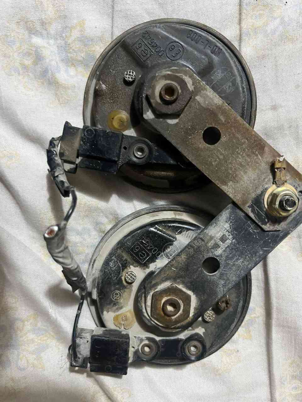 هورن سيدان جديد 
فيشه سوده دكه اتخبل ابد ميغير 
السعر ١٠٠ الف قفل الشراي يتصل ع هذه الرقم ***********
لحد يراسل مكلف بلنشر
