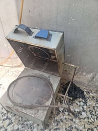 غراض للبيع: البنكات ثنين ب٢٥، التنور ب١٥، الأوبن ب٢٥. كلهن عالشغل. مكا...
