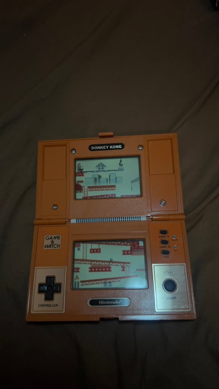 سلام عليكم
Nintendo Game & Watch Donkey Kong - نيتيندو كيم اند واتش نسخة دونكي كونك 
نضيف جدًا شغال مابيه اي مشكله بطاريات جديدة 
السعر 70 بي مجال بسيط 
مكاني بغداد يوجد توصيل


**إذا كنت صاحب هذا الإعلان وتريد حذفه لأي سبب، رجاءا أرسل رسالة إلى الدعم الفني**