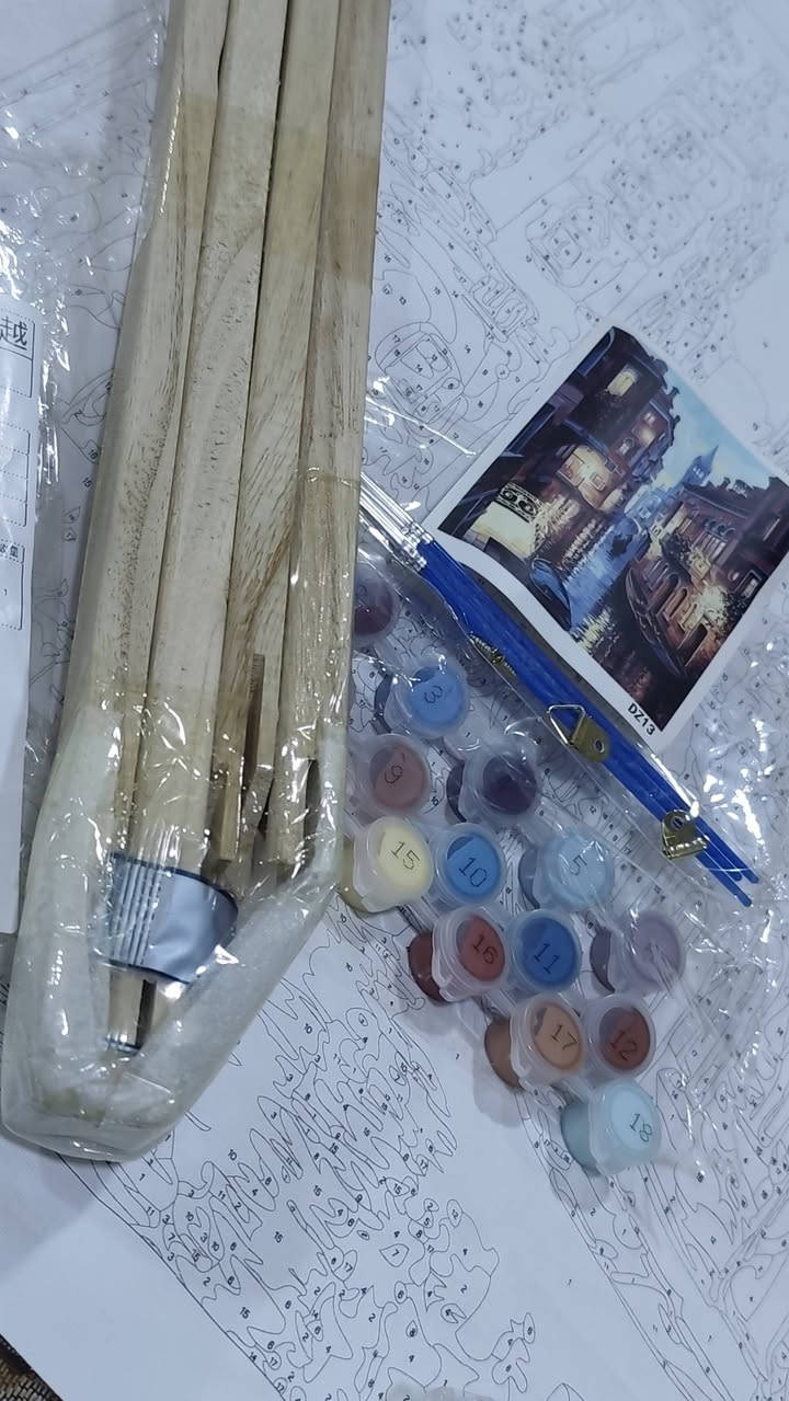 اصنع لوحتك الفنية الخاصة بكل سهولة 
🎨✨"الرسم بالأرقام"
هل تبحث عن طريقة للتخلص من ضغوط العمل والاستمتاع بوقت هادئ؟ 
✅ لا تحتاج لخبرة سابقة: الأرقام على اللوحة ترشدك لاختيار اللون الصحيح.
✅ مجموعة كاملة: (لوحة كانفاس مرقمة، ألوان أكريليك زاهية، فرش احترافية، وإطار خشبي DIY) سهل التركيب
✅ ديكور راقٍ: بعد الانتهاء، ستحصل على لوحة فنية بقياس 40 \times 50 سم جاهزة لتزيين حائط منزلك.
ابدأ إبداعك اليوم، أو قدمها كهدية مميزة لمن تحب! 🎁
يتوفر قطعتين بأيطار خشبي و3 قطع بدون ايطار 
السعر للقطعه الواحدة ب 10 ألاف القطعتين ب 15 الف 
ملاحظة اللوحات اشكال متعددة 
يتوفر توصيل 
#رسم_بالأرقام #لوحات_فنية #رسم_أكريليك #فنانين_العرب #تعلم_الرسم #لوحة_كانفاس #رسم_بالارقام #إبداع #هوايات_فنية #فن_تشكيلي
#ديكور_منزلي #لوحات_جدارية #تزيين_منزلك #ديكور_مودرن #لمسات_فنية #تصميم_داخلي #تحف #هدية_مميزة #هدايا_فنية
#راحة_نفسية #وقت_الاسترخاء #تفريغ_طاقة #هواية_جديدة #تلوين_للكبار #رسم_تلوين #تخفيف_التوتر


**إذا كنت صاحب هذا الإعلان وتريد حذفه لأي سبب، رجاءا أرسل رسالة إلى الدعم الفني**