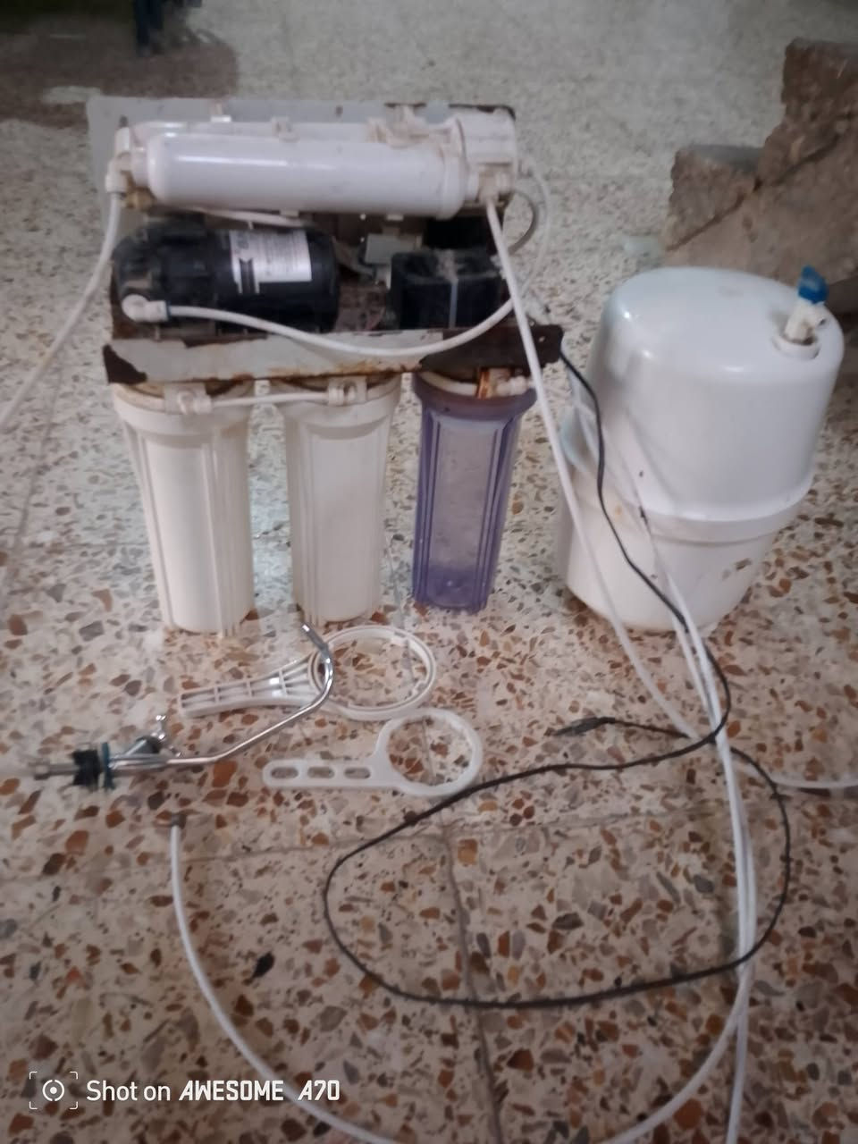 للبيع فلتر ماء شغال 40 ألف عوزه بس فلاتر مع ميز طعام 35 ألف المكان بابل القاسم *********** واتساب
