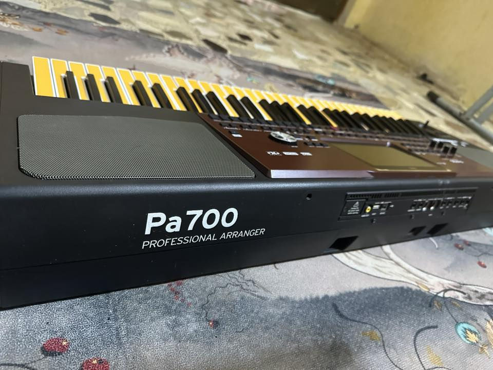 سلام عليكم اورك ٧٠٠ باب اول فيشة صفرة نظافه ١٠٠٪؜ مفتوح تنظيف فقط مع جنطة وستاند وبرنامج فول اخر تحديث السعر850$  مكاني واسط الكوت ***********
