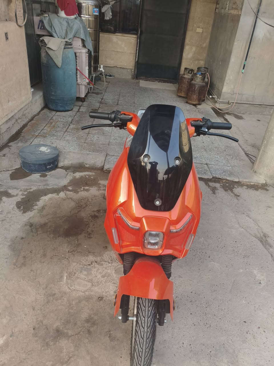 🔥 العملاق سوبر ايبو (SUPER EPO) - ملك الشارع 🔥
إذا تدور على القوة والسرعة والمتانة.. المواصفات تحجي عن نفسها:
🔹 ملف 2000 واط حقيقي (نحاس): عزم زلزال وانطلاقة صاروخية.
🔹 6 بطاريات مسطرة: طاقة جبارة للمسافات الطويلة.
🔹 السرعة 99 كم/ساعة: يعني طيارة مو دراجة.
🔹 المسافة 80 كم بالشحنة: تمشيك وين ما تريد.
🔹 بريكات ABS (أمامية وخلفية): قمة الأمان والسيطرة.
🔹 نظام بك (R) للرجوع للخلف: مع 3 أنظمة سرعة مختلفة.
🔹 مثبت سرعة: + نظام حماية متطور ضد السرقة.
🔹 دخول ذكي: (دبل بصمة + دبل سويج) - أحدث تكنولوجيا.
🔹 دبلات هايدروليك: (أمامية وخلفية) - راحة تامة حتى بالمطبات.
🔹 شاشة ديجيتال متطورة: + إضاءة LED قوية جداً.
🔹 ويل 12 رياضي: ثبات وهيبة على الطريق.
📍 المكان: [قرب سيطرة الشعب القديمة]
📞 للحجز والاستفسار: [*********** أو ***********]
🏁 الدراجة "فول الفول" وجاهزة للتشغيل 🏁
💰 السعر: مليون و350 ألف دينار فقط! 💰
