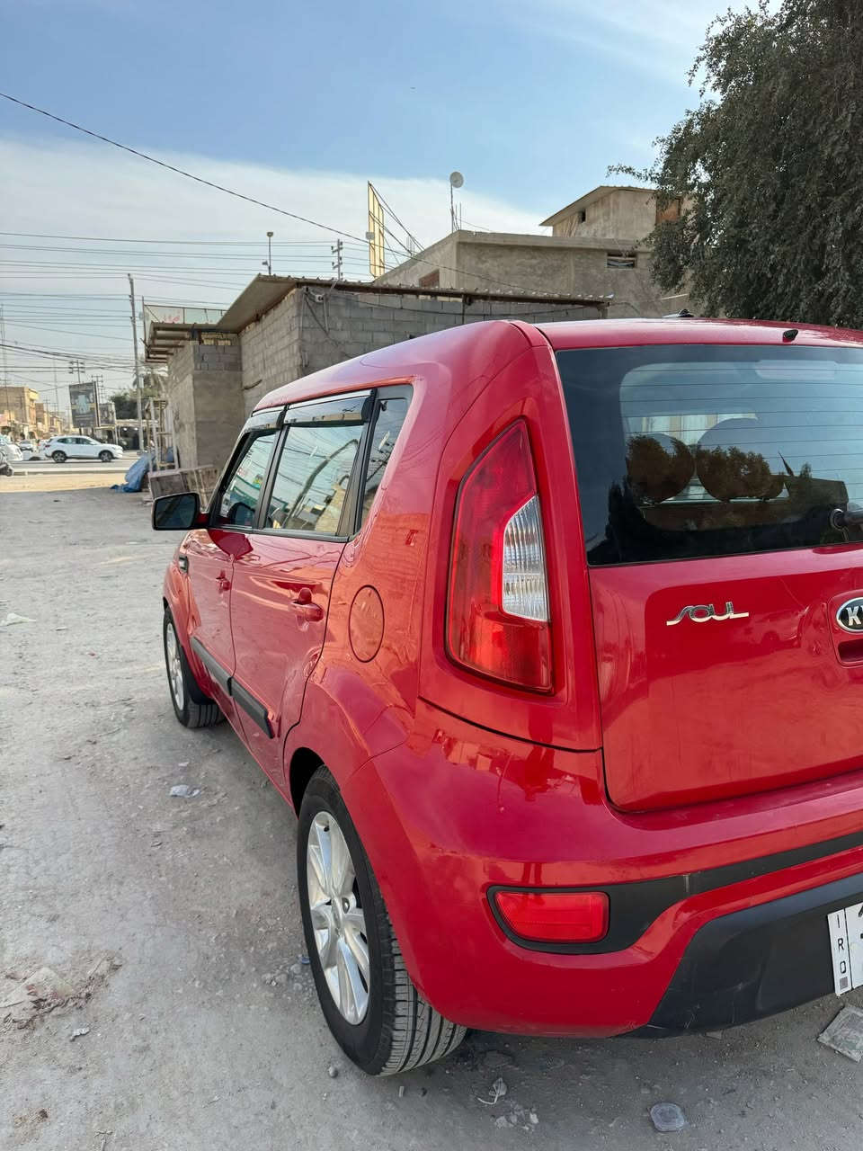 🚗 كيا صول 2013 (وارد أمريكي) - للبيع فقط 🚗
السيارة باسمي وتحويلها مضمون، وجاهزة من كل النواحي.
🔹 المواصفات والتفاصيل:
 المحرك: 1600 GDI.
 الرقم: رقم دولي جديد (بابل)، الهزة جديدة والسنوية كاملة.
 التحكمات: تحكم ستيرن كامل.
 التبريد والكير والمحرك: مكفولات كفالة عام وجاهزات 100%.
 الحادث: جاملغ وبنيد فقط (السونار موجود وواضح للي يحب يشوفه).
📍 المكان:
 كربلاء المقدسة - قرب مدينة ألعاب السندباد.
💰 السعر:
 100 ورقة ($10,000) وبيه مجال للشراي الطيب.
⚠️ ملاحظات صارمة (الرجاء القراءة قبل الاتصال):

🚫 لا أراوس (البيع نقد فقط).
🚫 أبو الأقساط لا يتعب نفسه ويخابر.
🚫 المو شراي وما جاد، يرحم والديكم لا يتصل ويضيع الوقت.
🌐 غير متواجد على الإنترنت نهائياً، التواصل عبر الهاتف فقط

📞 للاستفسار والاتصال المباشر:
 ***********
