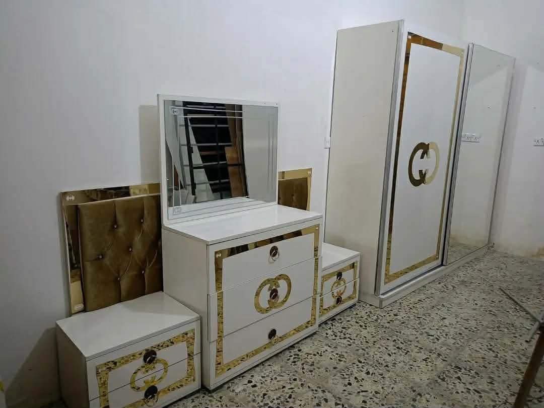 غرفه 5 قطع لو ابيضّ ساطع  
عدد قطع 5 
شد وتوصيل مجاني داخل بغداد
سعر375 شامل توصيل وشد


**إذا كنت صاحب هذا الإعلان وتريد حذفه لأي سبب، رجاءا أرسل رسالة إلى الدعم الفني**