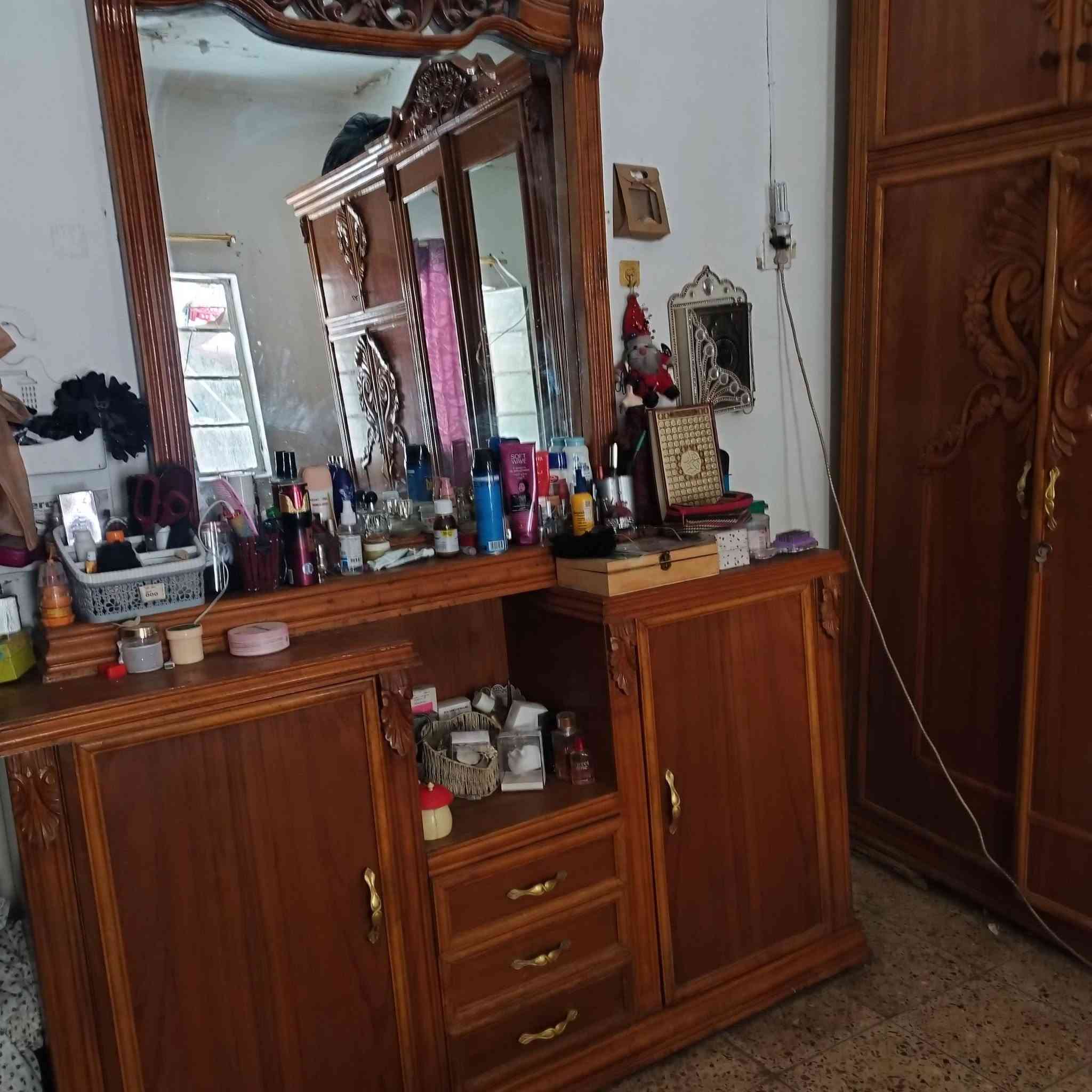 غرفه نوم صاج اريد ابيعها بيها اضرار بسيطه السرير بدون إطار متضرر


**إذا كنت صاحب هذا الإعلان وتريد حذفه لأي سبب، رجاءا أرسل رسالة إلى الدعم الفني**