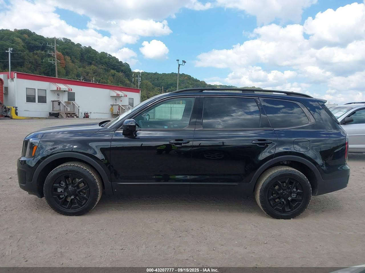 سيره تليرايد 2025 كليم بدون حادث فول موصفات سعره  40.000$ الرقم***********
