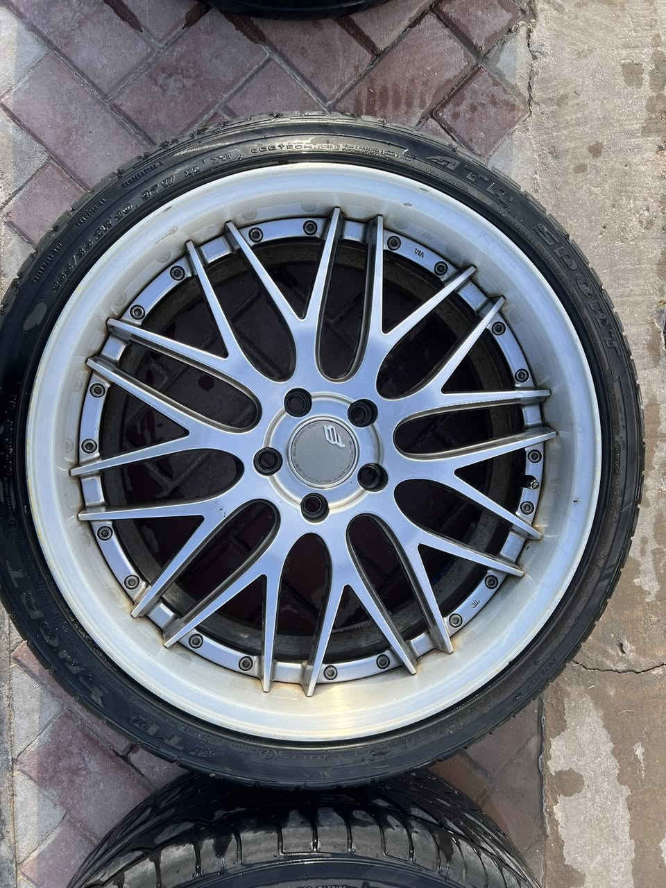 للبيع وياله تو سايز حجم 20 ياباني اصلي نضيفات جدد تايرات 100/75 مكاني بصره سعرهن 3ورقات 
للستفسار ***********
