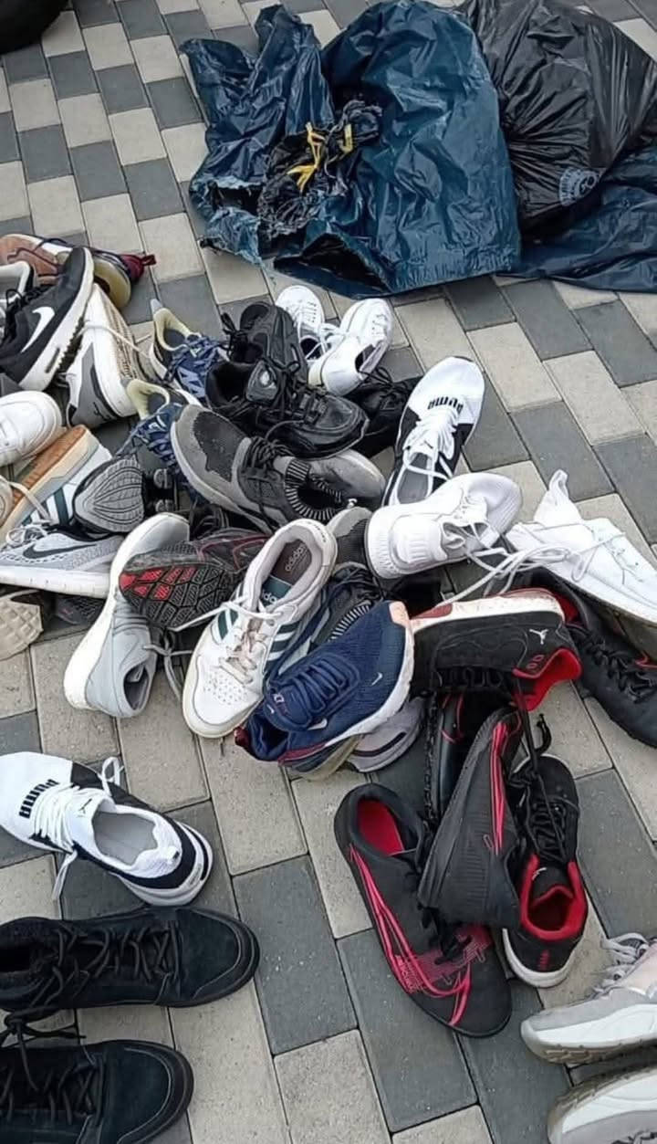 السلام عليكم
يوجد ملابس نسائيه ورجالي كل الماركات باله اوروبيه

واحذيه رياضيه ورسميه باله شحن من ألمانيا 🇩🇪 

لليحب يتفضل اسعار جدا مناسبه


**إذا كنت صاحب هذا الإعلان وتريد حذفه لأي سبب، رجاءا أرسل رسالة إلى الدعم الفني**
