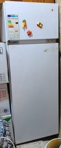 ثلاجة • للبيع