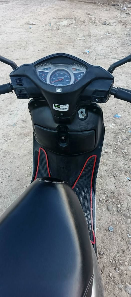 السلام عليكم دراجه البيع فول نضافه تيارت جداد الكفرات بلادي دبلات جداد دراجه جديده بعده سعره خابرني بيك خير اودلل ***********
