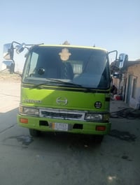 سيارة • موديل ٩٨ • مكينة ٨٠