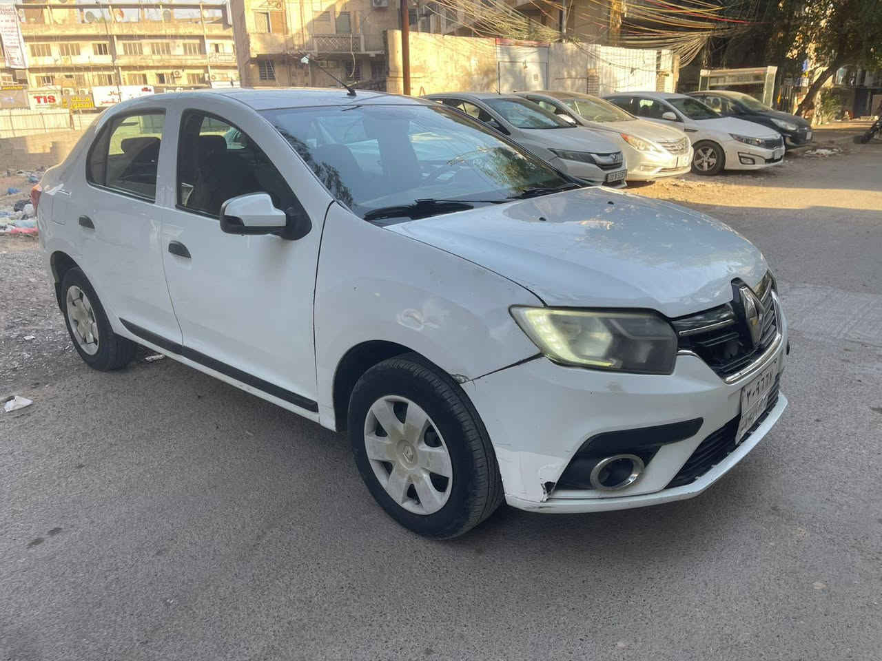 رينو سومبل موديل 2020 كير محرك جدد 
حداديه خير من الله تخم تاير بيه جاملغ امامي فقط السعر 77 وبيه مجال للستفسار ***********
