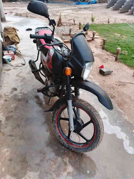 بوكسر موديل 20 كلك كلك مجفتة جديد بعدهة عل سحك كفالة عامة اي نقص ابيهة السعر 600  ديالى ناحية العضيم. او مراوس حسب القناعة. الرقم ***********
