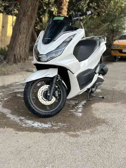 السلام عليكم
دراجه جيل رابع وكاله ياباني ختم kf 
دراجه صالهه شهر من مشدودة ماشيه 11 ألف 

سعره 29 وبيهه مجال بسيط 

مكاني شعب ***********
