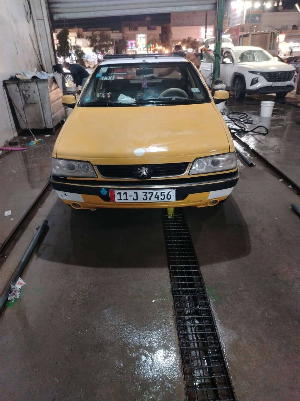 السلام عليكم بيجو لميس موديل 15 رقم انكليزي مصفره هيئه وغرامات بسمي تحويل ثاني يوم محرك مكفول وكير مكفول صدر جديد مشط استيرن جديد تبريد ويه السويج درام شفت جديد بولبرنات امامي وخلفي هسه شادهن جدد كشر السياره بدون حادث ولا صبغ بس الباب الي وره السايق مبدل السياره جاهزه تخم تاير جديد السعر٤٣وبيهه مجال قليل السياره رقم بغداد الهاتف***********.   اثير*********** الاثير بي واتساب وموجود مازنجر
