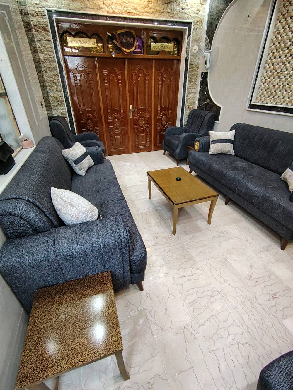 اللهم صلِ علىٰ محمد وآل محمد 
السلام عليكم
🏠الدار للبيع المساحة 100متر طابقين الواجهة 5م والنزال 20م
-الشارع بعرض 15 متر

🌏الموقع النجف حي الجامعة منطقة ال 28 قرب مدرسة الرفاه🏫.

يتكون الدار من :
   3️⃣ غرف نوم
و 3️⃣ صحيات داخلية وخارجة

يتكون:
الطابق الأرضي من استقبال وصالة ومطبخ وغرفة وصحيات داخلية وخارجية
والطابق الاول غرفتين وصالة وصحيات
والطابق الثاني بيتونة وسطحين

للأستفسار الأتصال📞: 
(***********) اتصال☎️ او واتساب📲