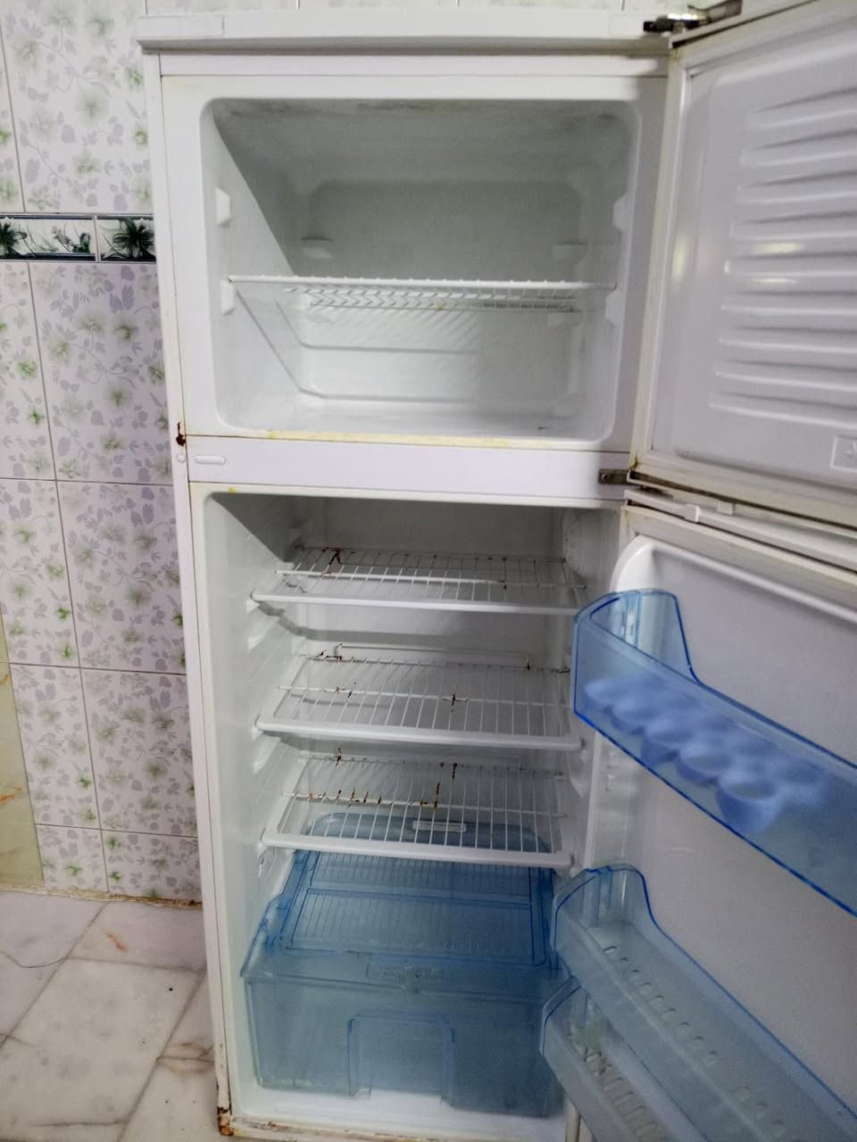 ثلاجه للبيع 100 قفل
و قلايه هوائيه 75 قفل


**إذا كنت صاحب هذا الإعلان وتريد حذفه لأي سبب، رجاءا أرسل رسالة إلى الدعم الفني**