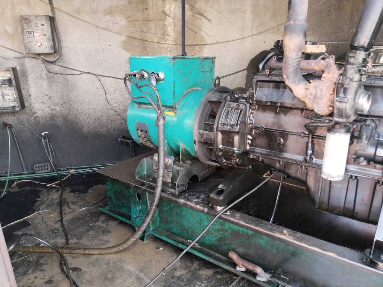 السلام عليكم توليد وشاصي وراديتر للبيع توليد ٣٠٠ كيفي بلادي شغال وراديتر جبيره حلوه لا حماوه ولا شي خير من الله للستفسار اتصل علا الرقم ......‏‪0770 253 1642‬‏ مالك الزيرجاوي
