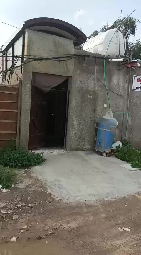 السلام عليكم من رخصت المدير بيتين واحد بصف الاخ ع بناء التشجير مو ع ازاله من ضمن الطابو بلدربونا واحد غرفه وصاله ومطبخ وحمام وتواليت وثاني غرفتين وصاله وصحيات ومطبخ وحمام وترك *********** المكان زعفرانية شارع المركز المستشفى قرب مدرسة مصطفى الجواد بلفرع
