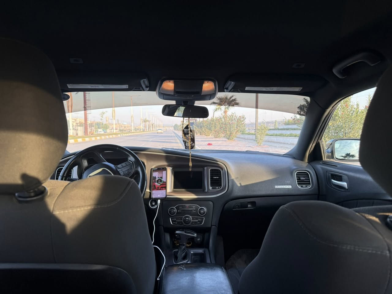 السلام عليكم 
للبيع دوج جارجر موديل 2019 
الون سمنتي 
رقم اربيل
السياره كفاله عامه من الصبغ والتبديل 
مواصفات السياره sxt 
تشغيل عن بعد 
كشنات حضن 
كشن السائق كهرباء 
عداد 260
كير محرك كله مكفول 
ممشى السياره 77 الف ميل
السعر 240 وبيه مجال 
الاتصال على الرقم ***********
***********
