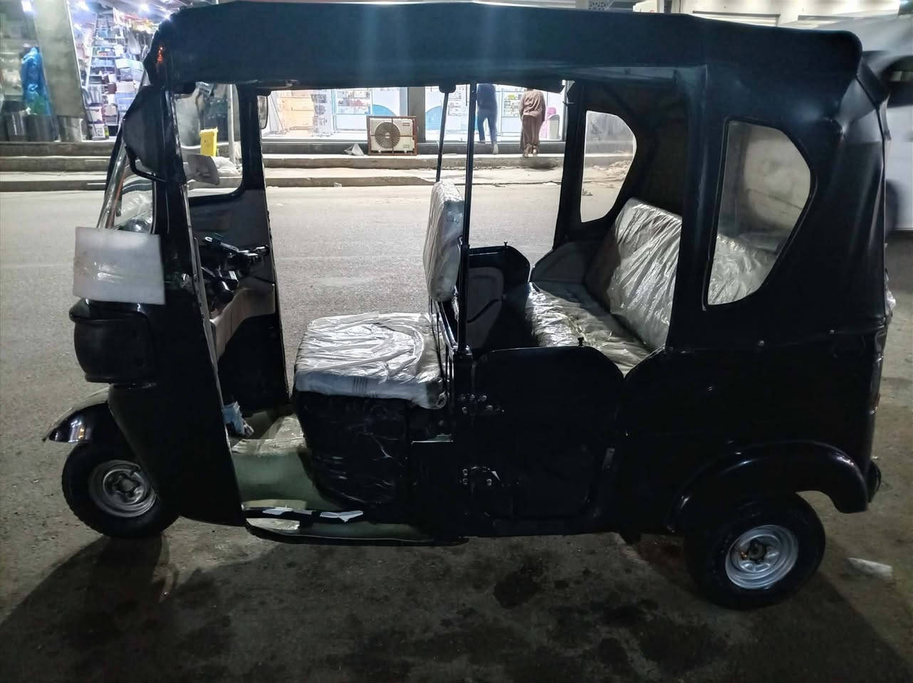 السلام عليكم تكتك لبيع موديل ٢٢كامله على اخر درجه اي نقص ما بيها بيها بس ضربه بل صفحه السعر ٨و٢٥٠ وبيها مجال حك الجيه المكان بغداد العبيدي رقم الهاتف ***********
