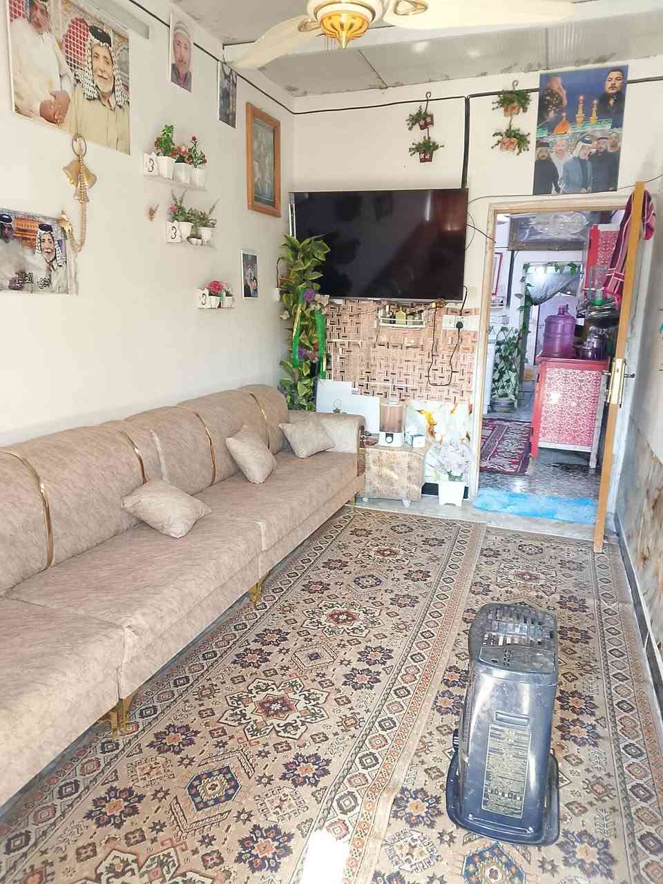 البيت البيع غرفتين وصاله واستقبال وطرمه وملحقاته وسكف سندويش والسعر 28 رايدينه ومكاتبه فقط العبيدي قريب السوق والمدارس والاتصال عل الرقم ***********
