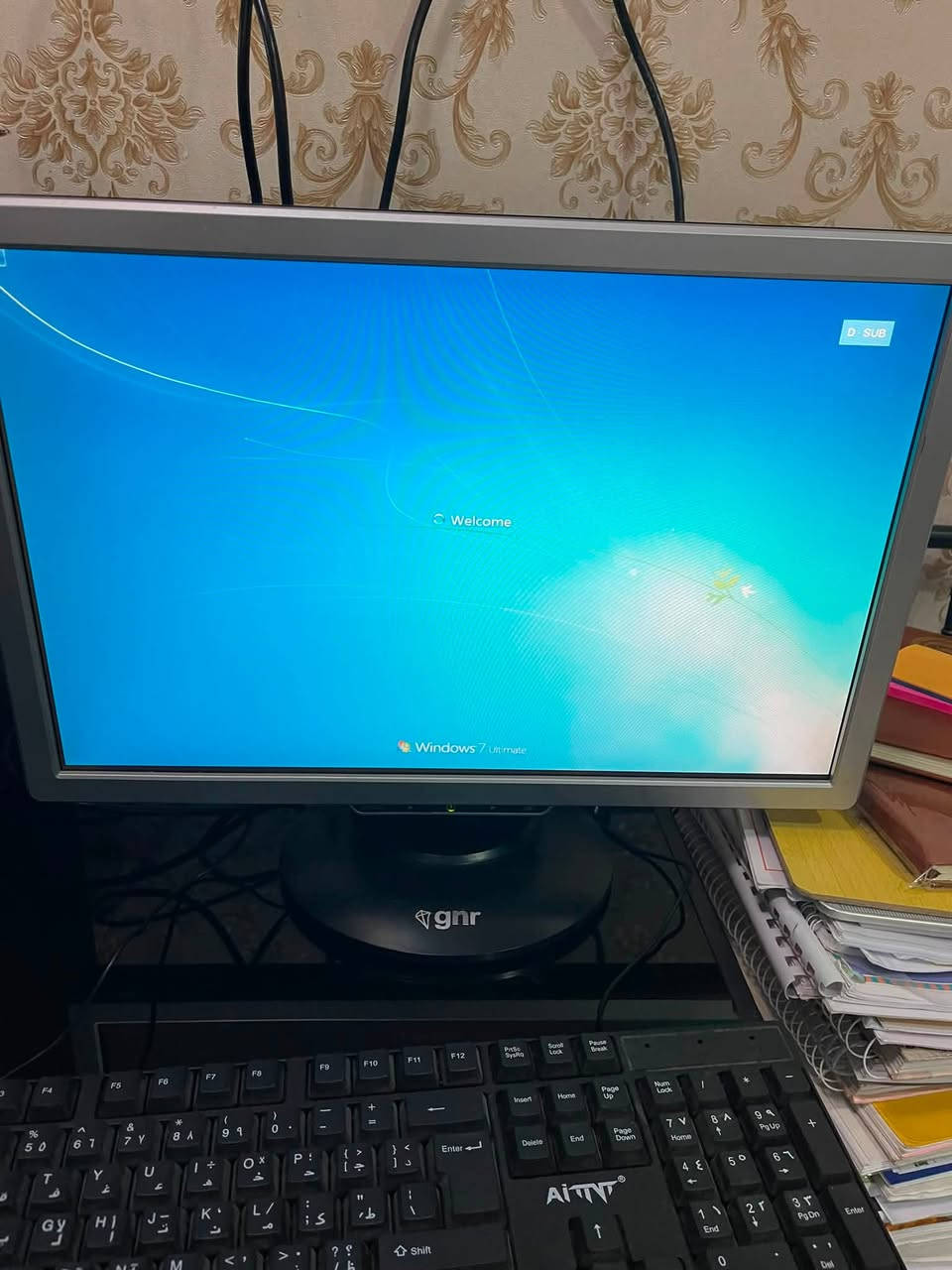 سلام عليكم 🫡 

للبيع حاسبة وكيس 
Windows 7
المعالج Cor i3
نوع التخزين ssd
(كاملة مابيها نقص )
بيها لعبة gta san andreas و Counter-Strike 1.6 و بيس ٢٠١٣ 
السعر ٧٠ الف وبيها مجال 
موجود خدمة توصيل فقط بغداد 🚚 
التواصل 👇 
***********
