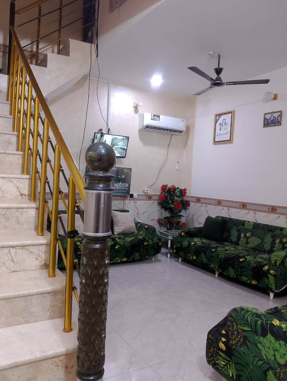 دار سكن للبيع 

العنوان / الموحيه مقاطعه ٣٧ 

المساحه / 200 م 

تفاصيل البناء/ طابق مسلح 

ط١/ صاله استقبال غرفتين مطبخ صحيات 

للمزيد من المعلومات يمكنكم التواصل معنا على الرقم التالي 

***********

***********
