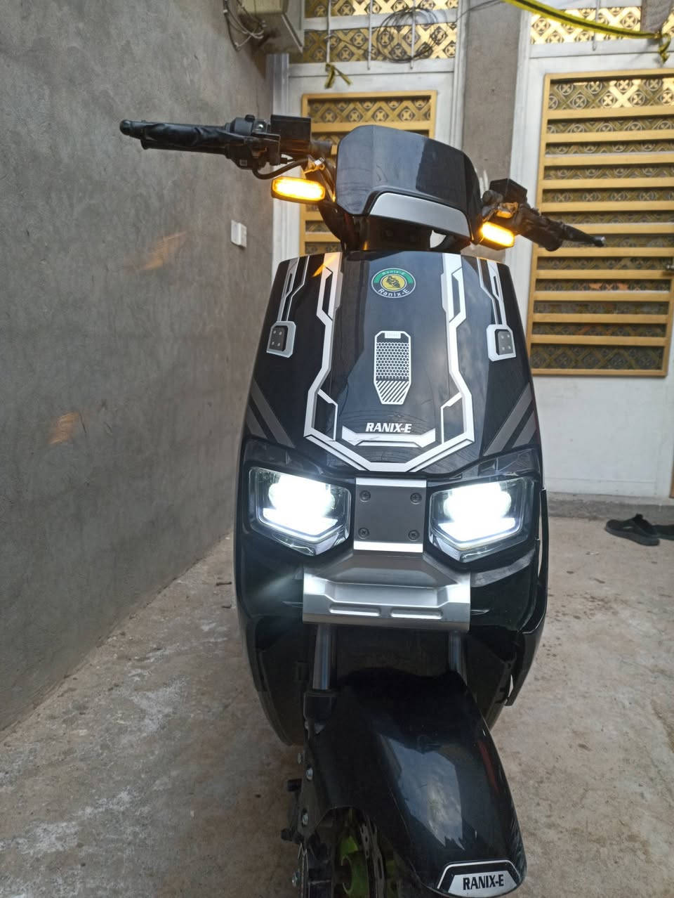 السلام عليكم دراجة شحن للبيع SAW
الدراجة نظيفة أمانة الله 
وسرعتها الحقيقية اني موصل بيها89 كيلو
المدى مالها للشحنه الوحدة من 45 الى50 كيلو
اسم الدراجة ساو موديل 2025 شهر الرابع ماشية تقريبا حيوصل 10 الف كيلو
دراجة قوية وبرغي مفاتح بيها شرط الفحص والبطارية نص عمر تقريبا باقي بيها 
السعر 650 الف وبي مجال
مكاني بغداد
وهذا رقمي للاستفسار
***********
