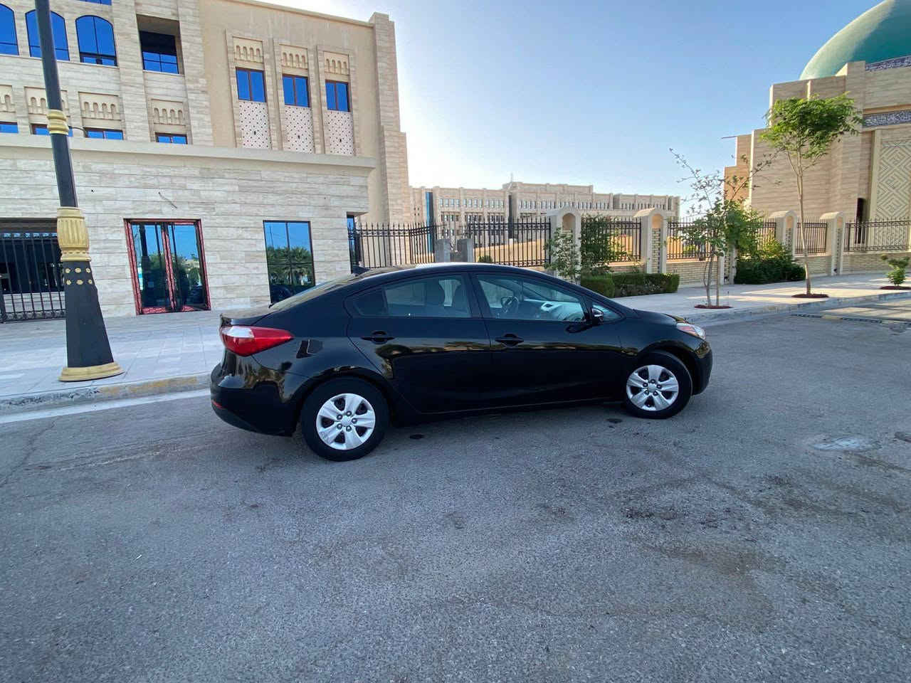 السلام عليكم كيا فورتي موديل 2016 حادث جاملغ امامي حادث بصيط جذا بدون ايرباك ماشيه 80 صار عندي اكثر من ثلاث سنوات ادامه كامله من نوزل وبلك وتخم تاير نظيفه جدا وبلعافيه على الياخذهه ليبل واحد كل السياره السعر ب115 وبيهه مجال للمشتري ‭0773 333 9703‬ بغداد, العراق
