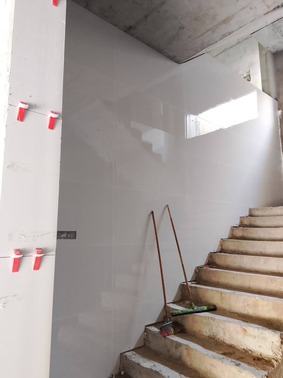 السلام عليكم خلفة سيراميك كاشي مرمر ارضي وجداري متفرغ حاليا ، شغل درجة أولى 
للأستفسار الاتصال ‏‪***********‬‏ وبيه واتساب
